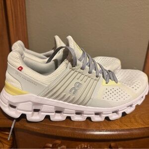 Women size 8 OC tennis shoes